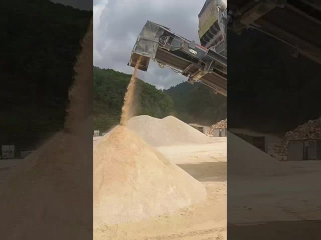 Various Models Impact Jaw 90TPH-650TPH Mobile Crusher Plant