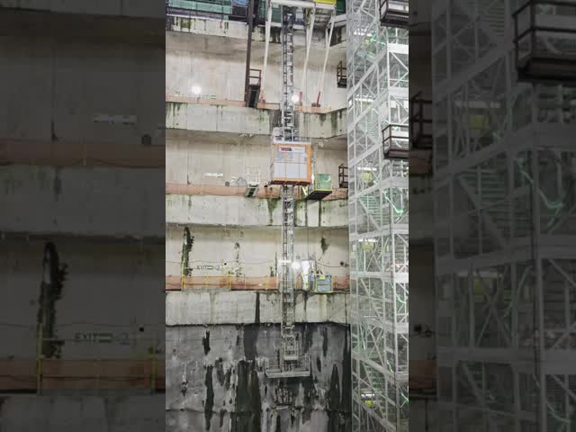 Q345B Steel 1000kg Material Rack And Pinion Hoist Lift For Tunnel