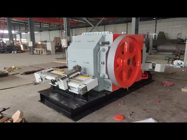 Grey Refine Roller Crusher 20 to 100 tons/h for Raw Material Crushing and Clay Brick Making