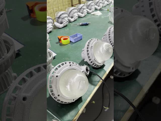 ATEX LED Flood Light IP65 Rated Explosion Proof Flood Light with 50000 Hours Lifespan and 5500-6500K Color Temperature
