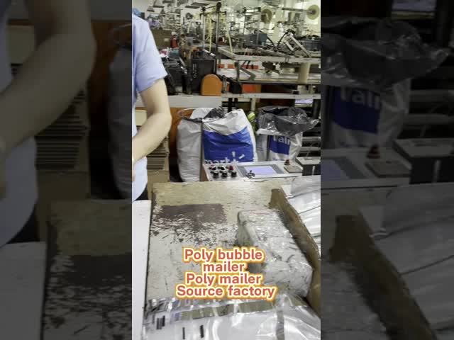 Custom Logo Honeycomb Paper Mailer Packaging 15x20cm Recycled Bubble Mailers