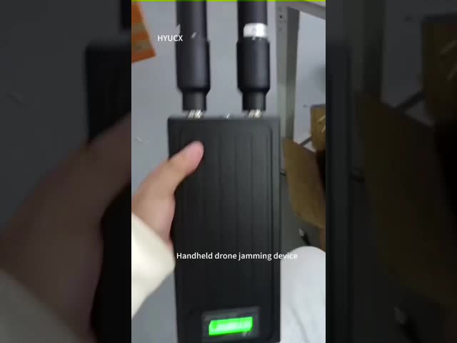 50W Handheld Drone Jammer 2400MHz-2500MHz Multi Band Weather Resistant