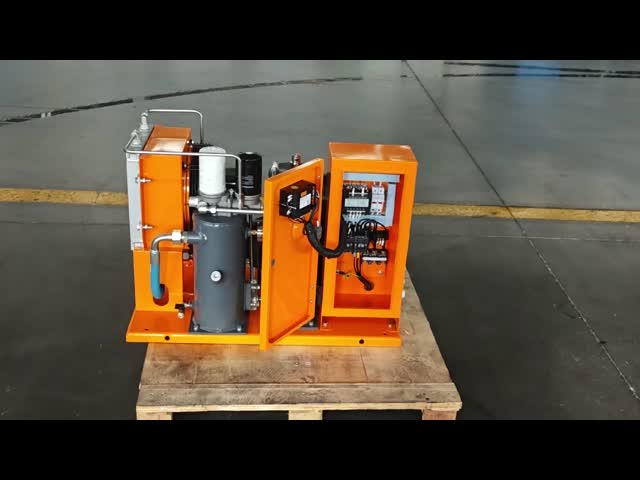 8 bar IP55 air-cooled 4kw screw air compressor with tank