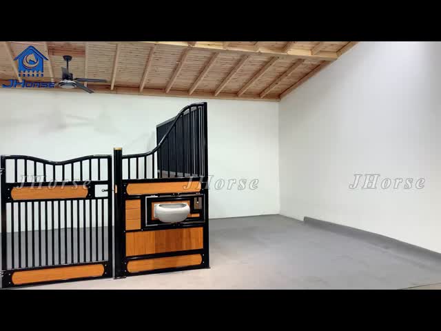 Fully Welded Steel Horse Stables , Bamboo / Pine Infill Galvanized Horse Stalls