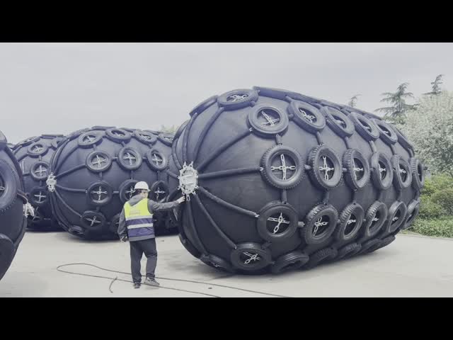 ISO17357 Hydro Pneumatic Marine Fender 0.5m- 4.5m With Chain Tyre Net