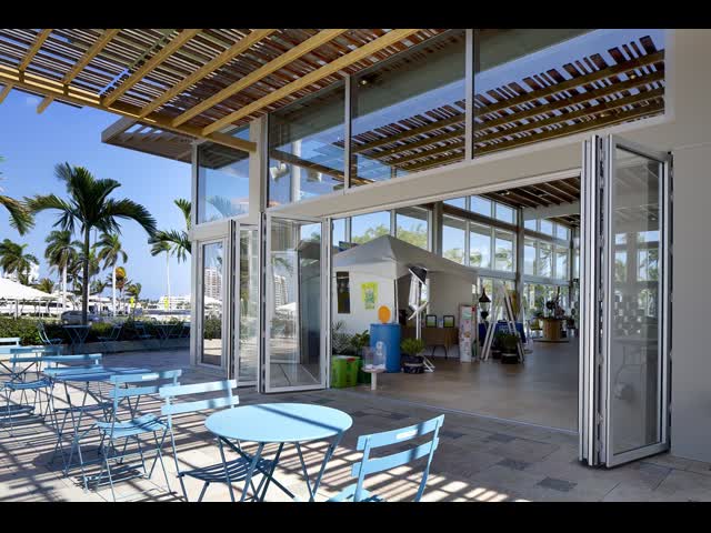 Heavy Duty 2400mm Aluminium Bifold Doors With Eco Friendly Glass For Villa Outdoor Spaces