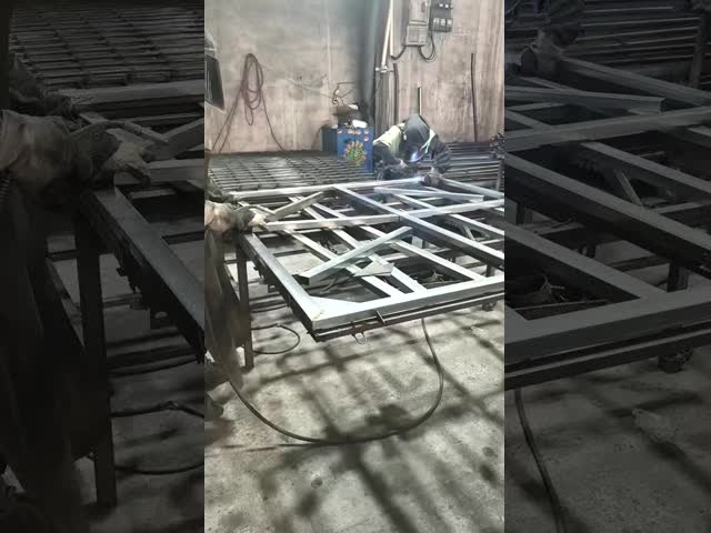 1.5m Security Outdoor Metal Wire Mesh Fencing Backyard / Garden Fence And Gate