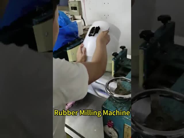 High Productivity Rubber Refining Mill with 380V/3P/50HZ Power and 15-20r/min Roller Speed for Solid Silicone Raw Material Coloring