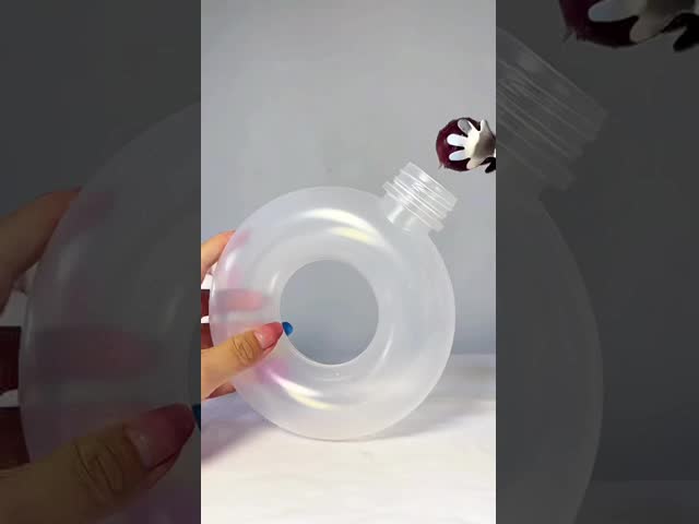 Round Shaped Beverage Bottle Customized Printed logo 16oz 500ml Juice PP Donut Bottle with Ring Lid