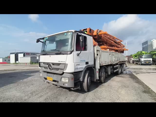Camión bomba de hormigón Zoomlion 52M de 2013 sobre chasis Mercedes-Benz 52 metros El video