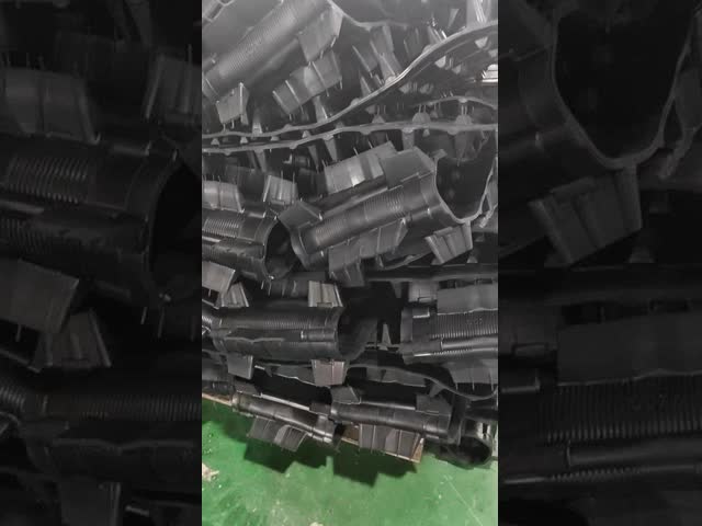 Low Noise Rubber Track Pads For Excavators / Rubber Track Undercarriage 300X52 5X88