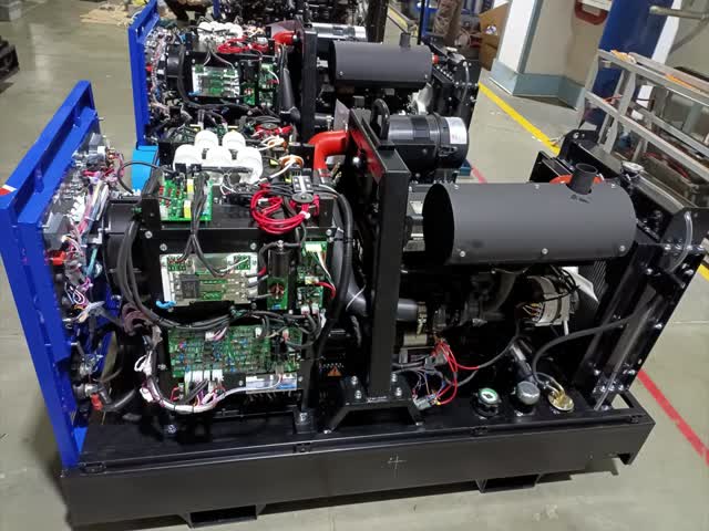 PW-100 Pipeline Welding Machine with 4-Cylinder Air-Cooled Engine and 100L Fuel Tank