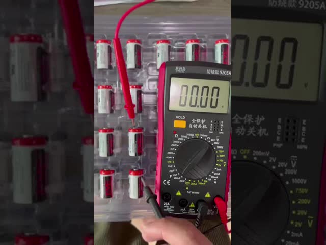 CR123A 3V Lithium Manganese Dioxide Battery with 1.4AH Capacity, High Current Pulse Discharge, and Wide Operating Temperature Range (-40°C to +70°C)