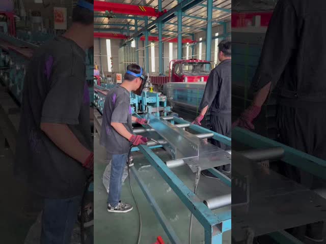 Vertically Bent Fireproof Cable Tray And Hot Dip Galvanized Cable Trunking Sprayed With Aluminum Alloy Plate