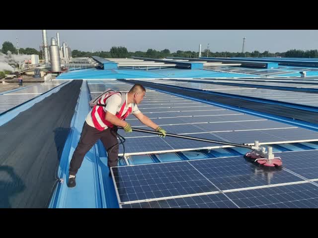 Dual Disc Solar Module Cleaning Wiper Battery Powered Maintaining Solar Panels 7.5 Meters