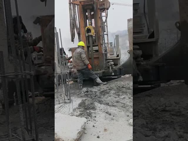 Crawler Type Water Well 400 Meter Pneumatic Drilling Rig