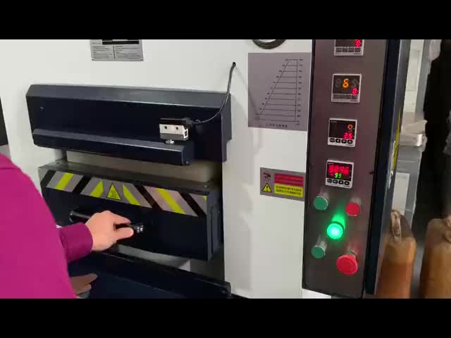 110Ton Hydraulic Leather Embossing Pattern Indengting Imprinting Press Machine for Bags / Leatherware Production Machinery video