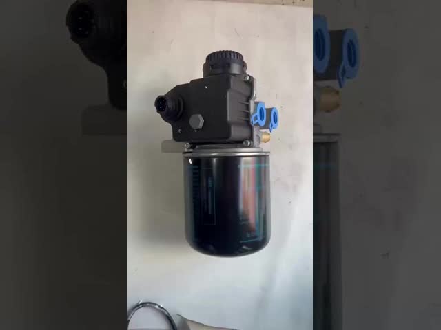 Advanced Air Dryer Assembly with 340L/min Air Intake Rate 990-1050kPa Relief Pressure and ≥70% Drying Efficiency for King Long Buses video
