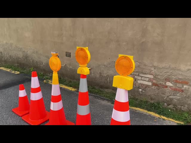 High Visibility 45cm-90cm Height Black Base Traffic Cone for Road Safety and Traffic Management