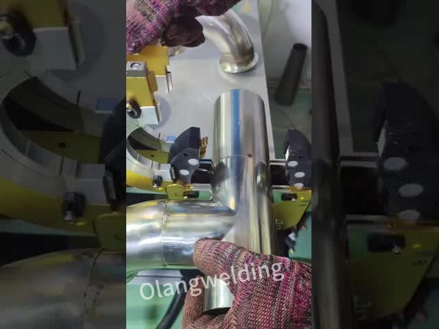 Closed pipe automatic welding- applied to welding of chemical pipelines