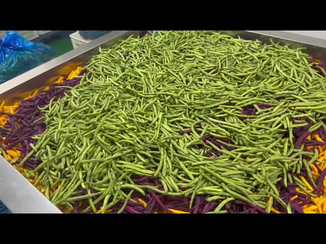 Fruits And Vegetables Snacks Vacuum Fried Original Flavor Containing Variety Of Vegetables And Fruits Okra Carrot Banana Kiwi And Taro
