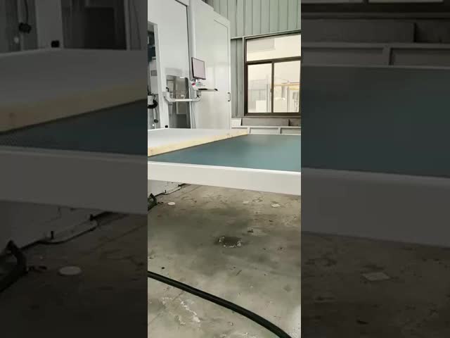 CNC System Vertical Foam Cutting Machine Adjustable Cutting Speed