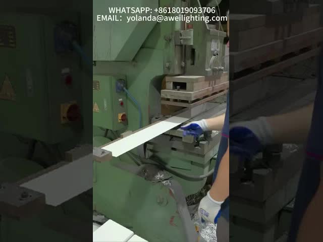 Supermarket Waterproof LED Batten Light AC85 - 265V Input Voltage 0.9 PF