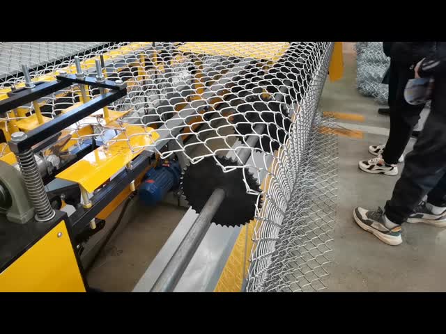 4.5KW Crimped Wire Mesh Machine Weaving Width 4m XF-01