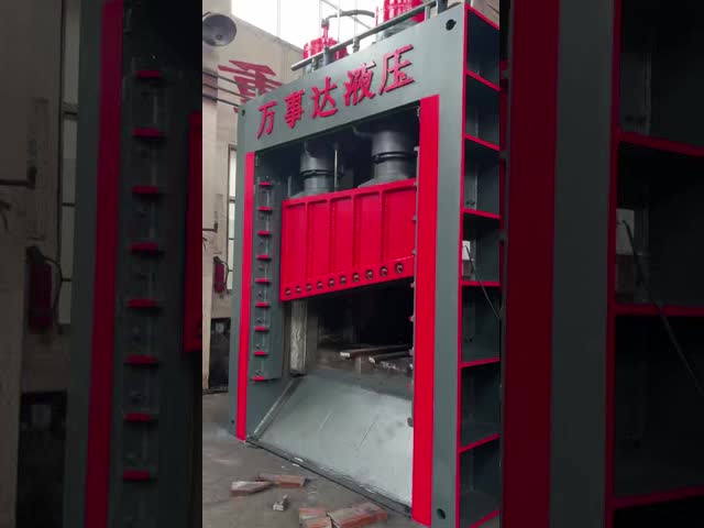 8000kN Hydraulic Gantry Shear Control Ship Dismantling Waste Metal Scrap