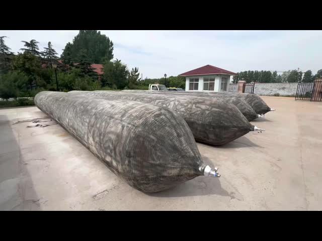 Black Heavy Lifting Airbags , Inflatable Marine Rubber Airbags For Vessel Upslip / Landing