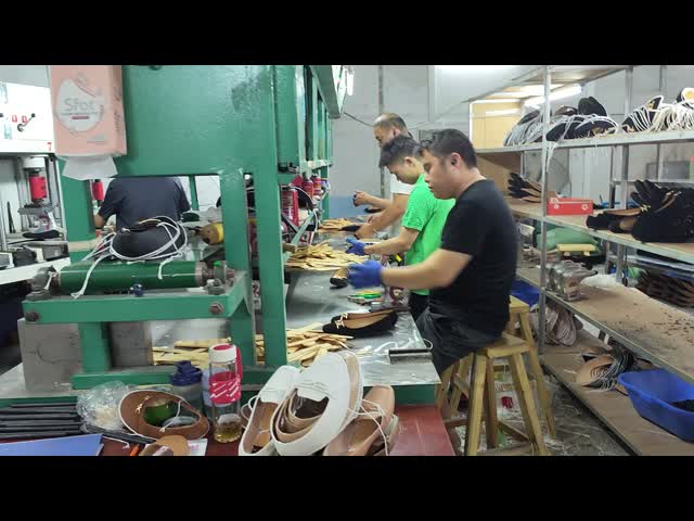 Direct Injection Sports Shoe Making Machine PVC TPR Footwear Manufacturing Machine