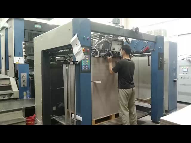 Corrugated Paper Sports Packaging Boxes OEM / ODM with PET Sleeve