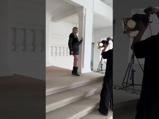 Woman Winter Coat with Cotton Filling Nice Length and Thicken for Ultimate Warmth