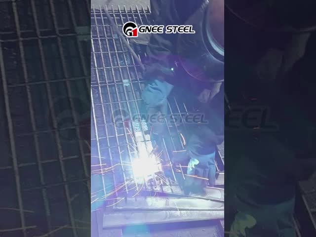 Q235 A36 SS304 Galvanized Steel Stair Treads with Hot Dipped Galvanizing and Slip Resistant Nosing