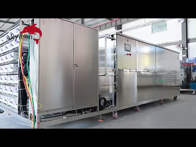 Large ultrasonic cleaner for cleaning heat exchanger