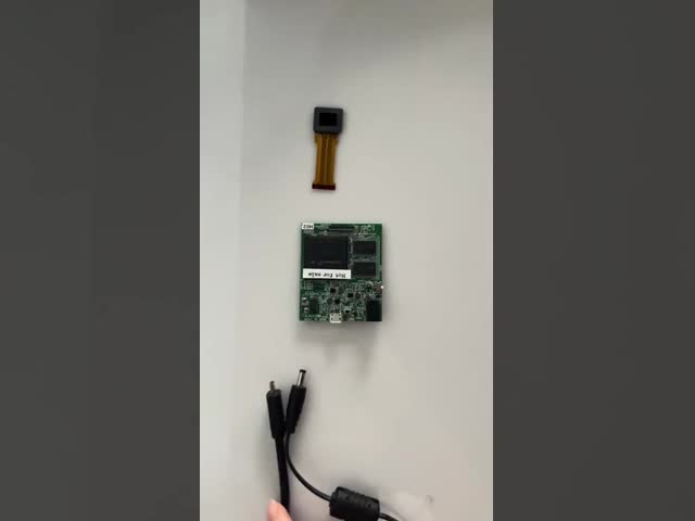 0.50-inch OLED display | 1000 brightness, 1600×1200 resolution, 60~120Hz high refresh rate, dedicated for outdoor / VR / medical micro-devices, anti-glare, dynamically smooth