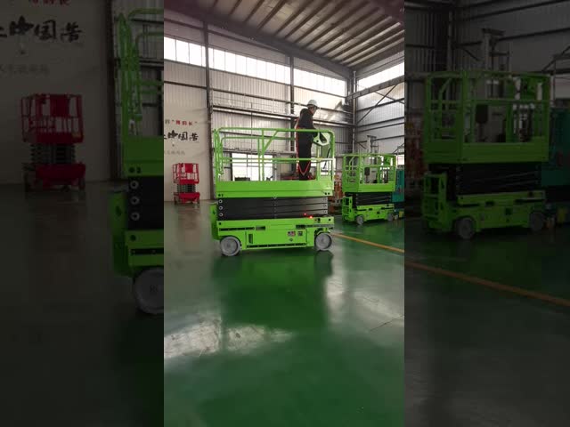 Green Self Propelled Electric Scissor Lift With 5.8m-13.8m Height