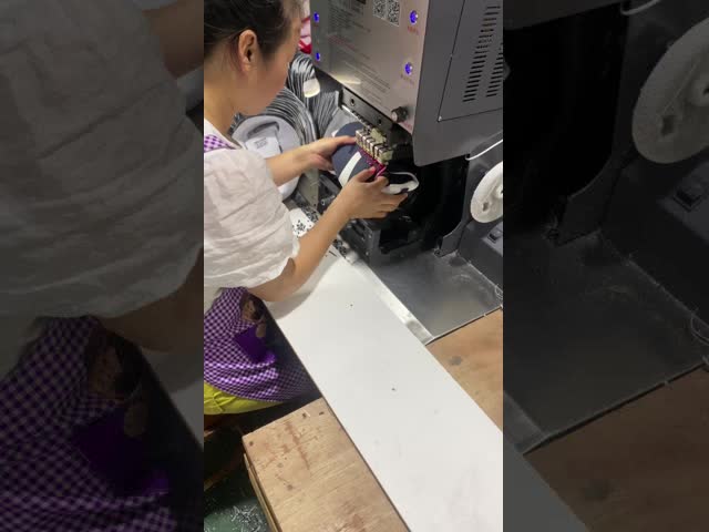 Automatic Shoe Upper Hole Punching Machine Shoe Making Machine Professional Leather Laser Positioning Drilling Machine