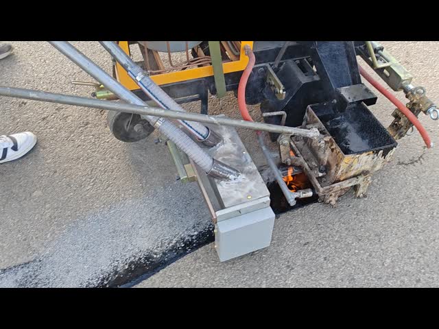Thermoplatic Seal Machine For Repairing Road Crack