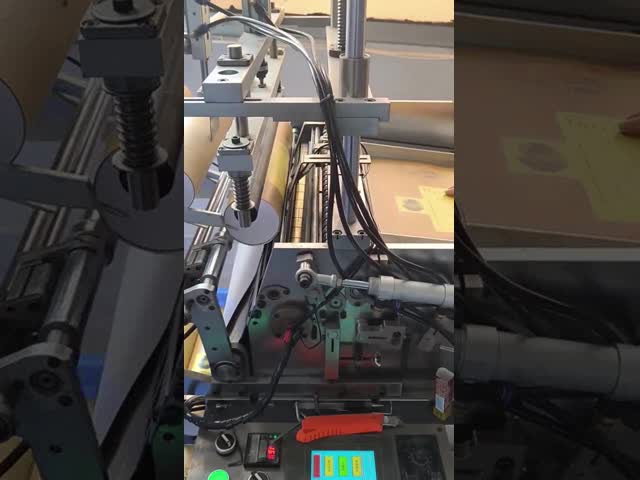 Rotatable Display Luxury Wine Bottle Tube Box Packaging With Clear Window LED Light Velvet