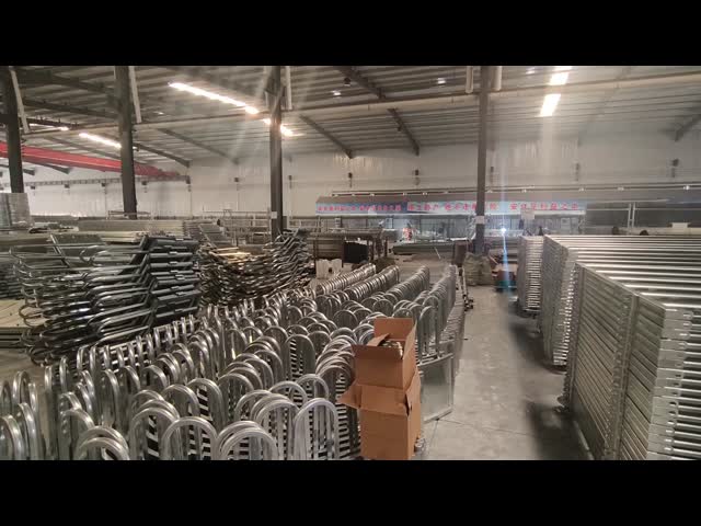 Galvanised Round Cattle Hay Feeder 1m Round Bale Feeders For Cattle