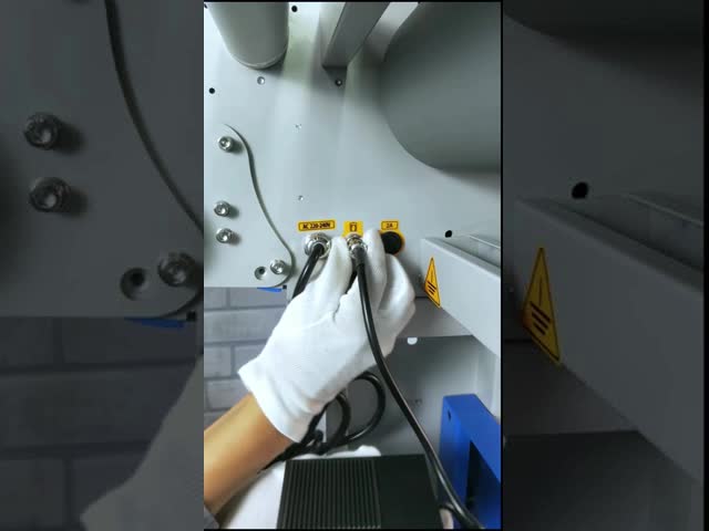 Wide Format Manual Lamination Machine Industrial Manual Cold Roll Laminators 1630mm