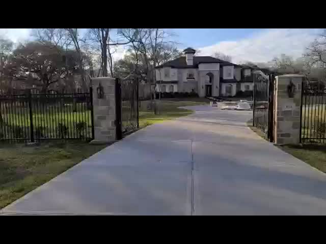 2.4x2.4m 0.9x1.2m Galvanized Picket Fence Metal Garden Picket Fence