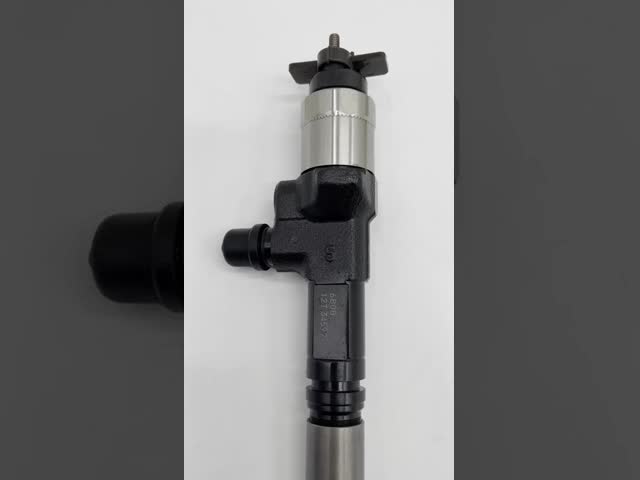 0950006800 KUBOTA Fuel Injector For V3800 Engine Replacement Part For Engine Repair