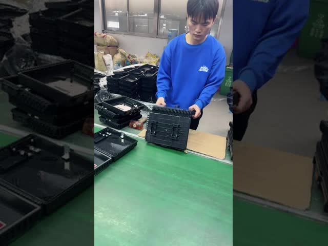 Outdoor Optical Splitter Box 3in 16out  With LGX Module  For 2x3mm Flat Drop Cable Outlets PC ABS Material