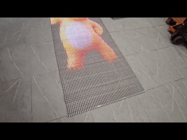 P25 IP67 High Brightness 2500cd LED Mesh Display for Drone Mounted Mall Ads