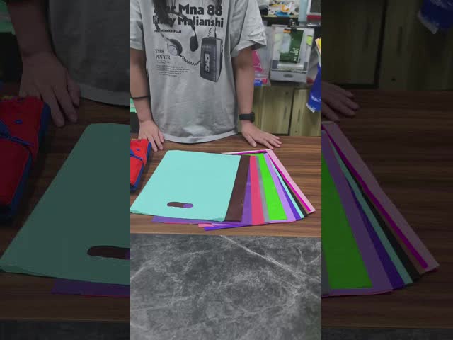 In September, plastic handbags for clothing, plain-colored gift shopping bags without labels, are recyclable