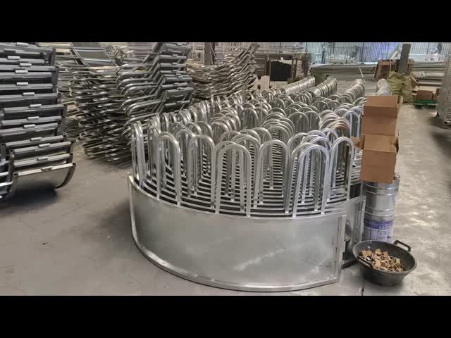 Sheep / Horse Round Metal Hay Feeder Hot Dip Galvanized Metal Goat Feeder