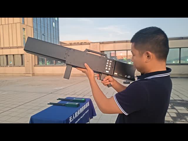Portable Drone Jammer Gun 28V 300W 8 Channel Anti Drone System