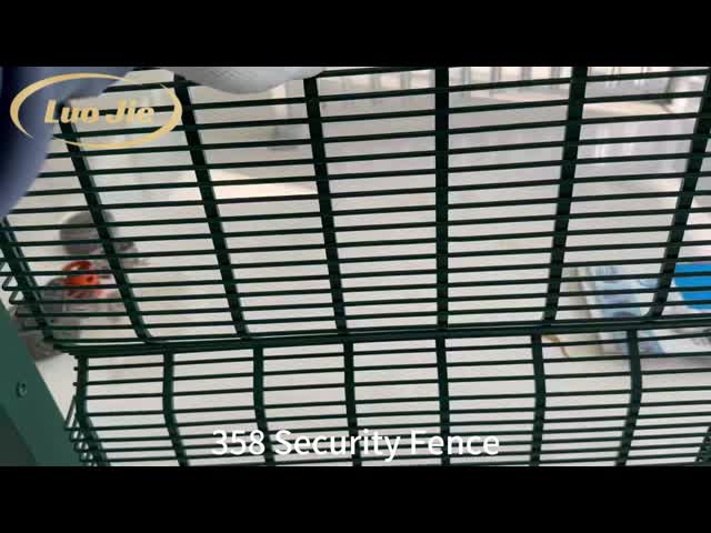 Durable Anti Climb 358 Mesh Fencing Panels Low Maintenance Easily Assembled